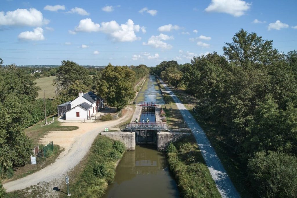 Ecluse sur le canal de Nantes à Brest ©DDUFOUR